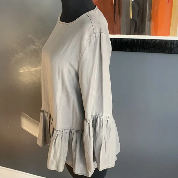 beachlunchlounge distressed gray ruffle sleeve and hem top, small - Picture 3 of 5